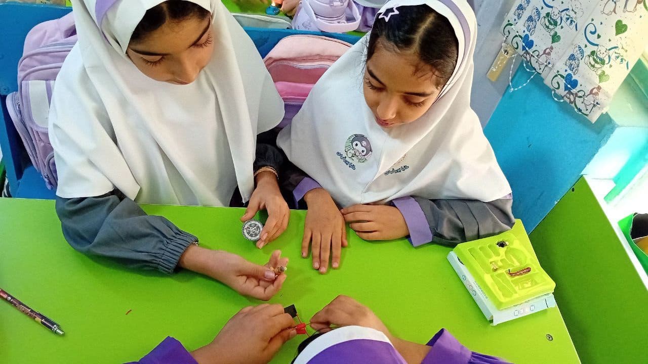 دبستان و پیش دبستانی غیردولتی حدیث