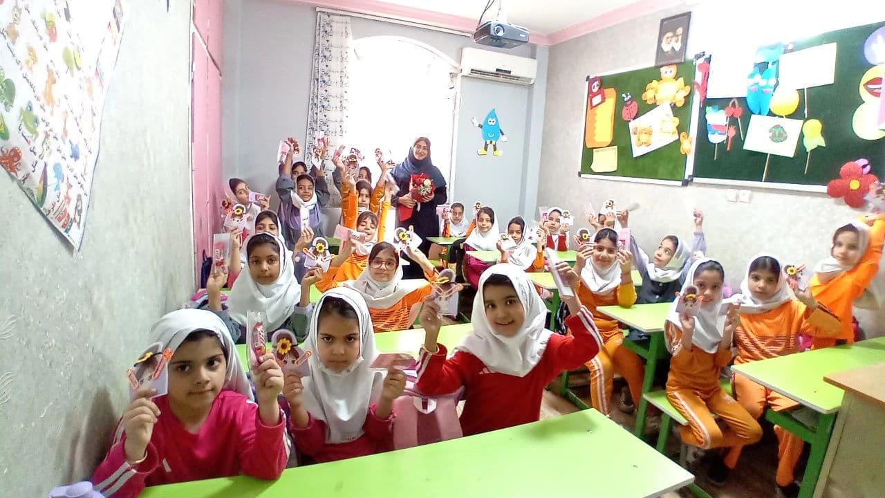 روز دختر : لبخندت، قشنگ ترین دلیل قشنگی دنیاست .....