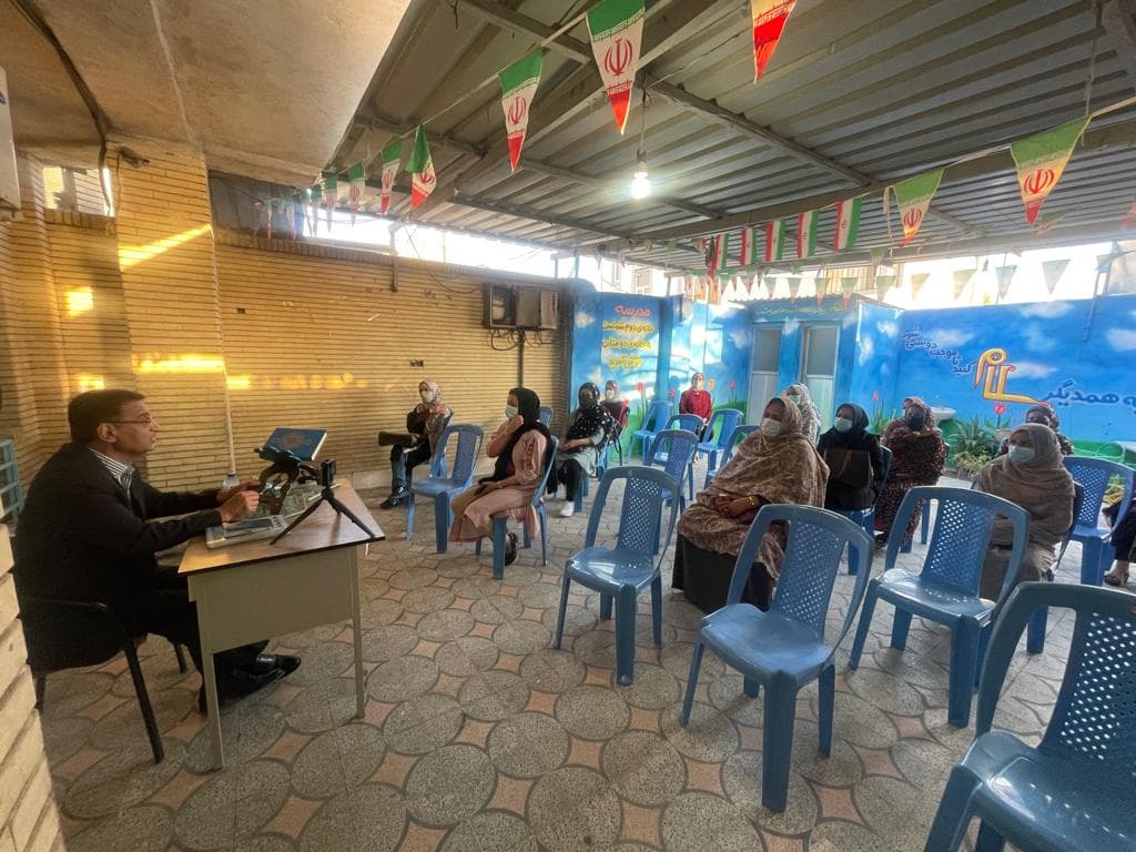 جلسه اولیا و مربیان با حضور آقای هاشمی مشاور خانواده